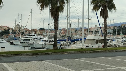 Parcheggi del porto turistico di Imperia, Bracco (PD) interroga il Comune: “Chi gestisce e perché gli aumenti?”