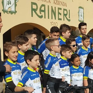 Presentata a Chiusanico la nuova squadra ciclistica 'U.C. Imperia Raineri' (Foto e Video)