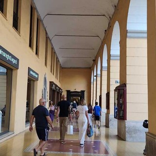 AL DIRETTORE. Piazza Dante, sempre più un “far west” sotto gli occhi delle telecamere