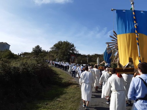 Lucinasco: ieri la tradizionale processione al Santuario della Madonna della Cappelletta del Monte Acquarone