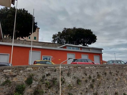 Palestra Maggi a Porto Maurizio, rumore e sprechi anche a impianto chiuso