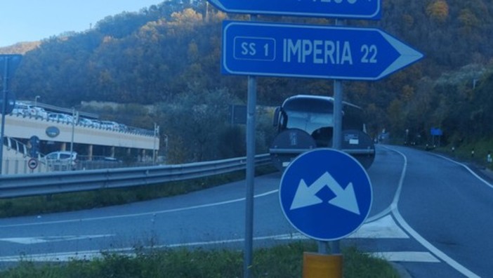 Operativo il servizio di bus a chiamata dedicato alla Alta Valle Arroscia Operativo il servizio di bus a chiamata dedicato alla Alta Valle Arroscia