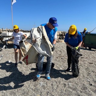 A San Bartolomeo al Mare l'iniziativa "Ripuliamo le spiagge, c'è un mare di lavoro da fare" A San Bartolomeo al Mare l'iniziativa "Ripuliamo le spiagge, c'è un mare di lavoro da fare"