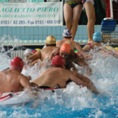 Tuffi, sorrisi e solidarietà: a Imperia tornano le "Battaglie in Piscina"