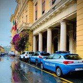 Imperia, evita i controlli e sperona l’auto della polizia: arrestato con oltre due chili di droga Imperia, evita i controlli e sperona l’auto della polizia: arrestato con oltre due chili di droga