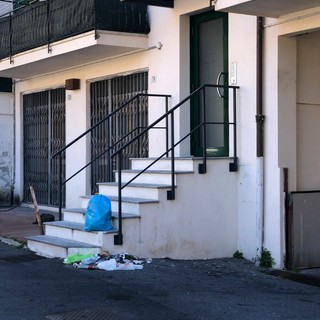 Imperia, via Paoletti ostaggio dei rifiuti abbandonati