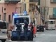 Rissa in via Cascione, cinque nordafricani si affrontano per una faida familiare Rissa in via Cascione, cinque nordafricani si affrontano per una faida familiare