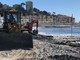 Imperia, ruspe in azione per il ripascimento delle spiagge comunali. Dalla Regione 38 mila euro di fondi per il settore Demanio (foto)