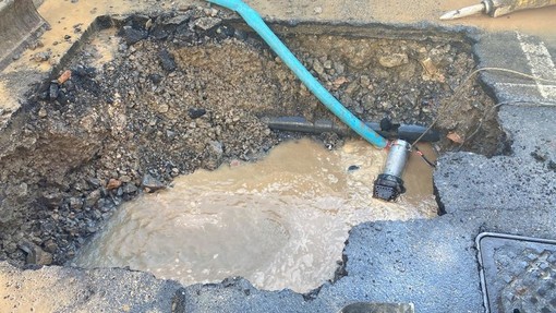 Imperia, tubo rotto in Spianata Borgo Peri: a rischio l'erogazione dell'acqua nel Golfo dianese