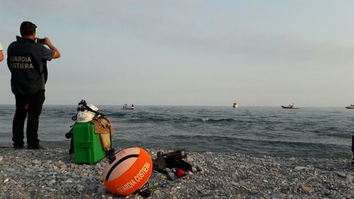 Ventimiglia, migrante muore annegato: inutili i tentativi di rianimazione Ventimiglia, migrante muore annegato: inutili i tentativi di rianimazione