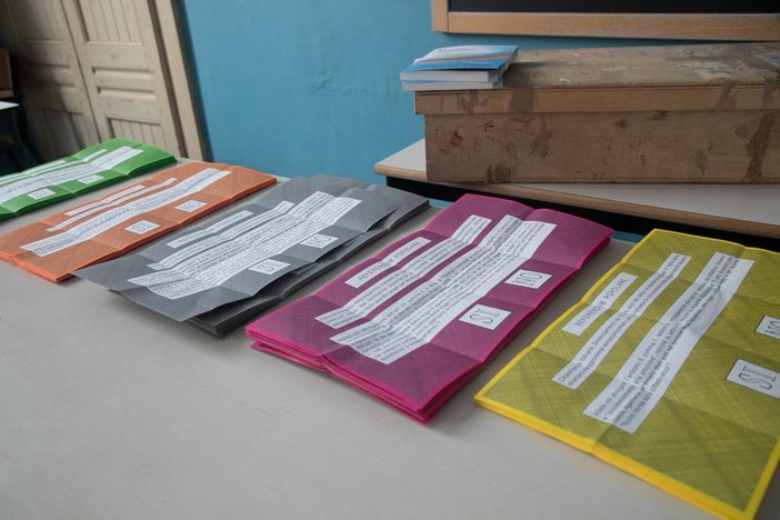 Diventare maggiorenni: il primo voto e il peso della scelta