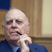 In maggioranza e opposizione stavolta il duello è a colpi di massime di Rino Formica. Ma manca la più celebre (Il Punto) In maggioranza e opposizione stavolta il duello è a colpi di massime di Rino Formica. Ma manca la più celebre (Il Punto)