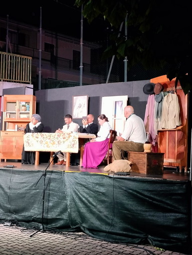 Spettacolo della compagnia Teatrale 'Ramaiolo in Scena' a Tavole, frazione di Prelà