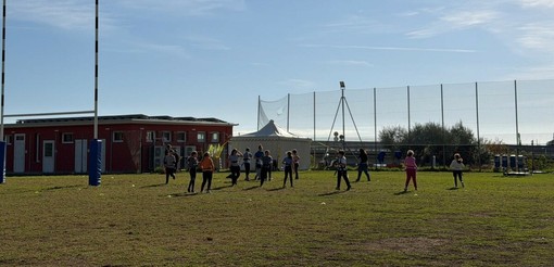 Quando il Rugby fa rima con gentilezza, le classi quinte di via Gibelli protagoniste al campo “Pino Valle” Quando il Rugby fa rima con gentilezza, le classi quinte di via Gibelli protagoniste al campo “Pino Valle”