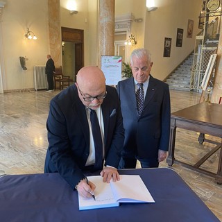 Morte di Papa Francesco, in prefettura a Imperia il registro delle condoglianze