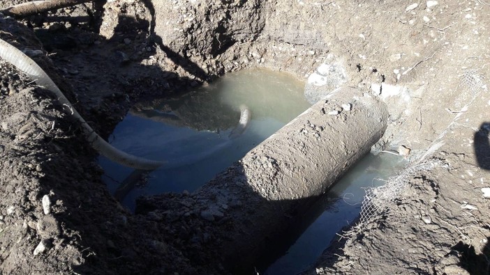 Imperia: terminato l'intervento di Amat, entro un paio d'ore tornerà l'acqua nel dianese Imperia: terminato l'intervento di Amat, entro un paio d'ore tornerà l'acqua nel dianese