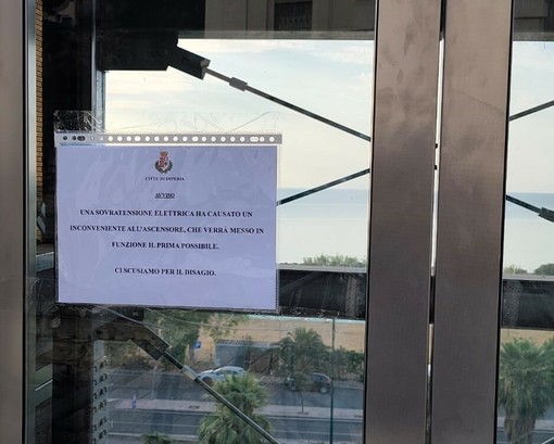 Fermata prima della partenza: l’ascensore della Ciclabile va subito in tilt Fermata prima della partenza: l’ascensore della Ciclabile va subito in tilt