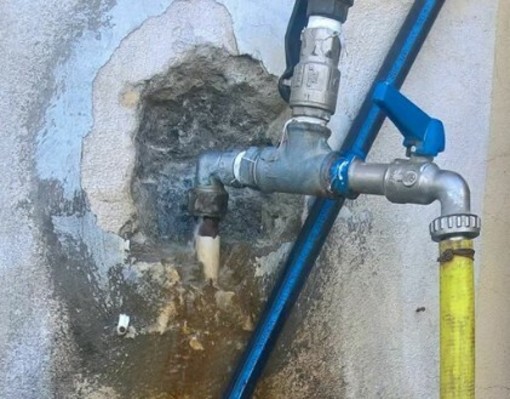 Emergenza idrica non solo al Parasio: a secco da sei giorni anche a Dolcedo Emergenza idrica non solo al Parasio: a secco da sei giorni anche a Dolcedo