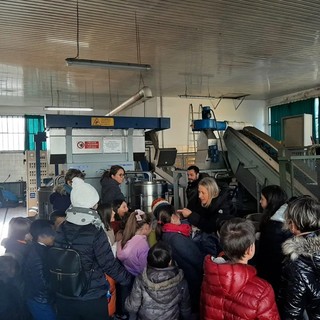 Scuola e territorio: i bambini di Ranzo in visita ai frantoi del paese