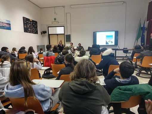 Memoria e testimonianza: studenti a confronto per non dimenticare Memoria e testimonianza: studenti a confronto per non dimenticare