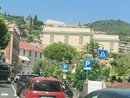 Ramo pericolante in via Scarincio alla Marina di Porto Maurizio: traffico in tilt Ramo pericolante in via Scarincio alla Marina di Porto Maurizio: traffico in tilt