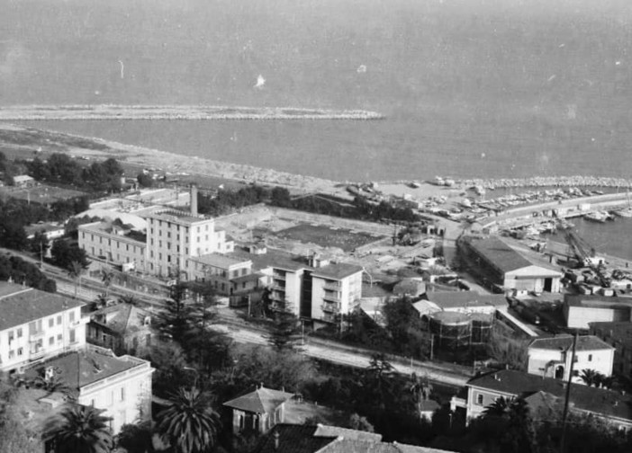 ACCADDE OGGI,  20 MARZO 1983. Campi da tennis al posto del porto: braccio di ferro tra camalli e Comune