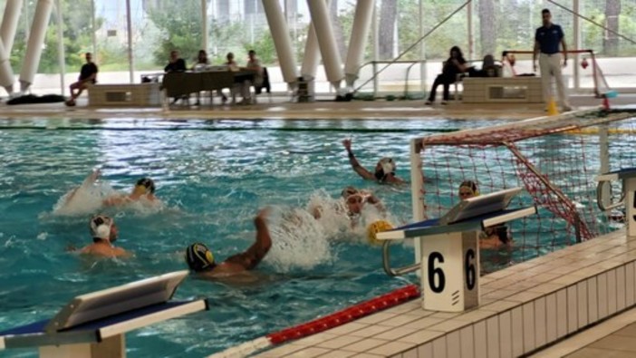 PALLANUOTO. Serie B alle porte per la Rari Nantes Imperia Olio Raineri: primo impegno contro i Senior PALLANUOTO. Serie B alle porte per la Rari Nantes Imperia Olio Raineri: primo impegno contro i Senior