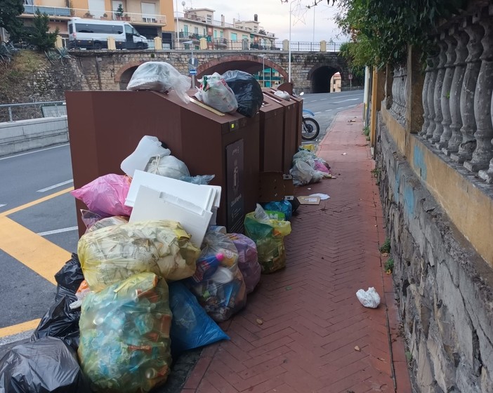 Via Trento nel degrado, la denuncia della consigliera Bozzano: “Situazione inaccettabile, servono interventi immediati”