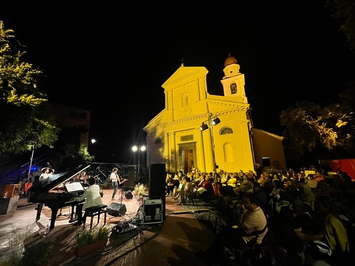 Serata finale del XXXVII Rovere d'Oro a San Bartolomeo al Mare Serata finale del XXXVII Rovere d'Oro a San Bartolomeo al Mare