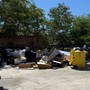 Blitz alle Case Parcheggio di via Airenti: rimossi cumuli di rifiuti che minacciavano la sicurezza dello stabile Blitz alle Case Parcheggio di via Airenti: rimossi cumuli di rifiuti che minacciavano la sicurezza dello stabile