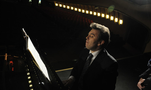 Il maestro Roberto Issoglio