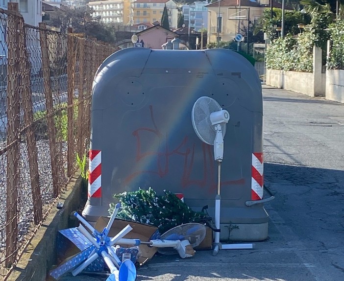 I furbetti della spazzatura finiscono nei guai, una decina i multati a Diano Marina