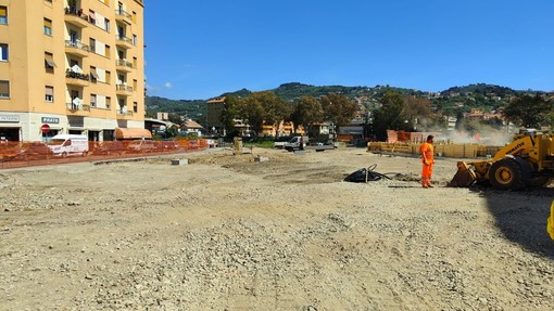 Imperia, ciclabile: via libera ai lavori di asfaltatura della nuova rotatoria di viale Matteotti Imperia, ciclabile: via libera ai lavori di asfaltatura della nuova rotatoria di viale Matteotti