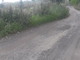 Foto di una strada a Poggi nel 2016