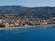 A San Bartolomeo scatta l'ordinanza che vieta di girare a torso nudo o in costume 