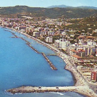 ACCADDE OGGI, 3 GIUGNO 1986. Cavallo imbizzarrito rovescia il calesse, attraversa l’Aurelia e, in mezzo al traffico, galoppa verso il mare