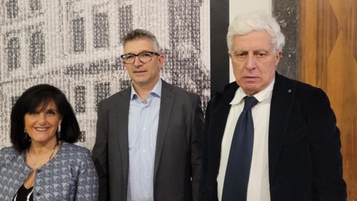 Stop ai silos sul porto di Oneglia, Società Aperta - Imperia di tutti: "L'Amministrazione ha una visione economica da anni 80" Stop ai silos sul porto di Oneglia, Società Aperta - Imperia di tutti: "L'Amministrazione ha una visione economica da anni 80"