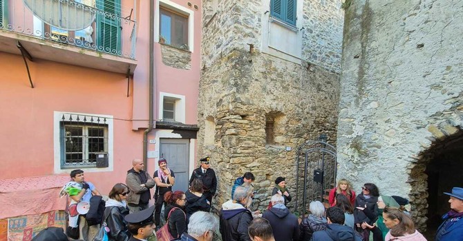 Sfratto rinviato per il “Babbo Natale di Dolcedo”: Gianni e Franca restano a casa