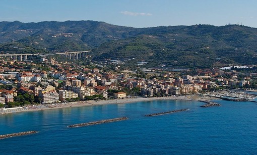 Giro di vite a San Bartolomeo al Mare sulle locazioni brevi, raffica di controlli e multe per gli affitti turistici irregolari Giro di vite a San Bartolomeo al Mare sulle locazioni brevi, raffica di controlli e multe per gli affitti turistici irregolari