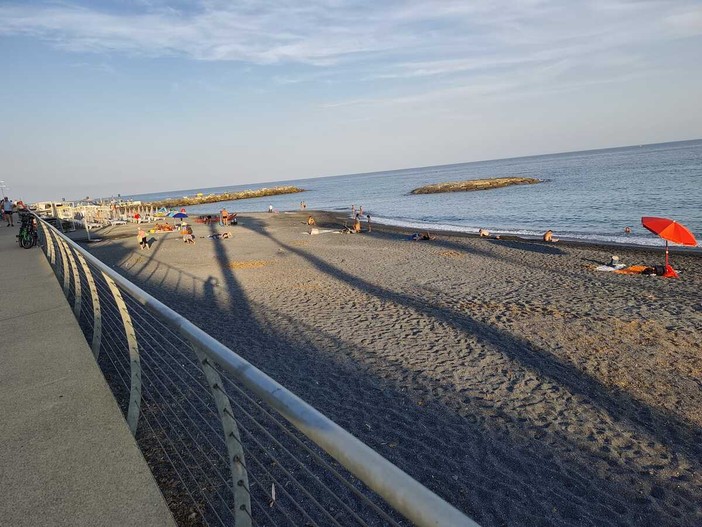 Imperia, individuato e denunciato dalla polizia locale il presunto autore dei furti sulle spiagge