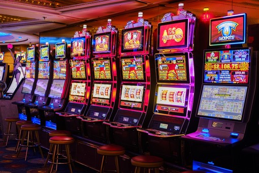 Wilds e Scatters: come funzionano in una moderna slot machine