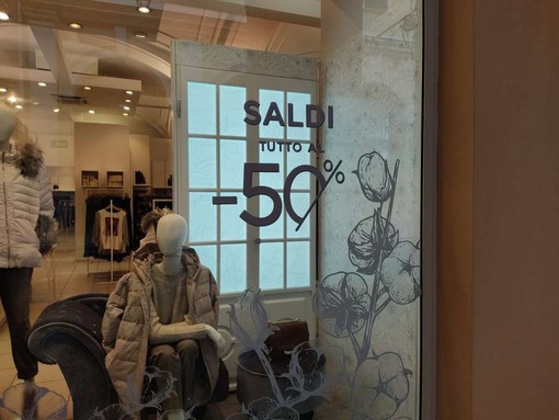 Saldi Invernali 2026, la Regione ha annunciato le date ufficiali e la deroga salva-Black Friday