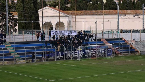 “Sempre con noi”, il saluto della Gradinata Nord a Gabriele Capone (Video) “Sempre con noi”, il saluto della Gradinata Nord a Gabriele Capone (Video)