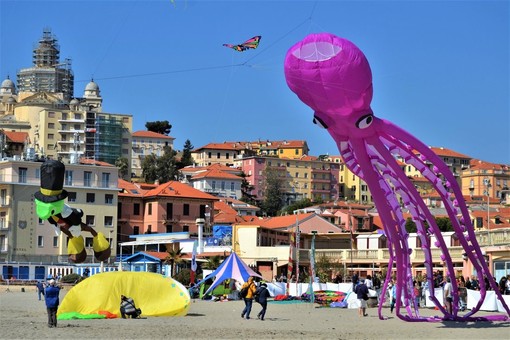 Sole&amp;Vento, aquiloni dall'Italia e dal mondo per la XXIV edizione dell'evento a Borgo Marina