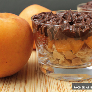 MercoledìVeg di Ortofruit: oggi prepariamo la sacher al bicchiere all'albicocca