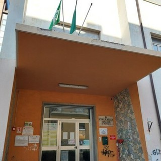Scuole al gelo a Diano Marina: bambini costretti a seguire le lezioni al freddo