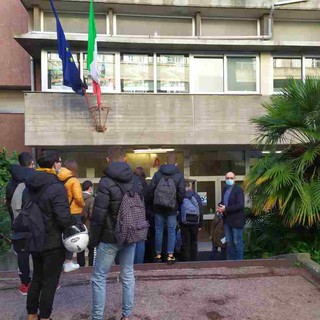 Imperia: &quot;Il rientro a scuola non è in sicurezza&quot;, venerdì presidio degli studenti in piazza Roma
