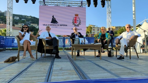 Vele d'epoca. Casini con Pinotti da Scajola per "C'era una volta la politica". Ma la politica tornerà? (Il Punto) Vele d'epoca. Casini con Pinotti da Scajola per "C'era una volta la politica". Ma la politica tornerà? (Il Punto)