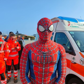 Imperia: giovedì alla 'Lagorio' lo 'Spiderman' che visita i malati in ospedale presenta il suo libro
