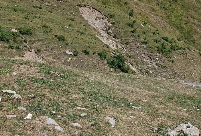 Emergenza siccità, razionamenti dell'acqua nell'entroterra: si moltiplicano ordinanze e divieti per fronteggiare la crisi idrica Emergenza siccità, razionamenti dell'acqua nell'entroterra: si moltiplicano ordinanze e divieti per fronteggiare la crisi idrica